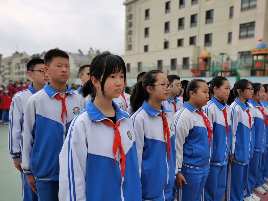 「社会主义核心价值观·爱国」承德市民族小学开展"国防教育进校园