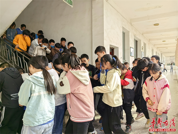 中河口镇中学:开展消防演习 筑牢校园安全防护墙