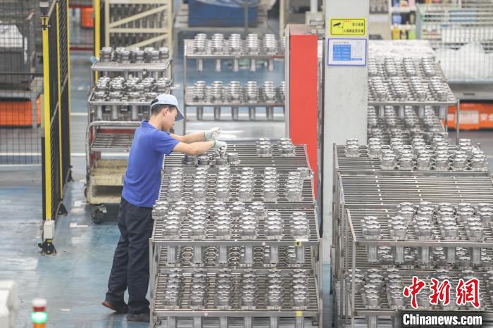 (高质量发展调研行)探访江西南昌海立电器智慧工厂 信息化与自动化