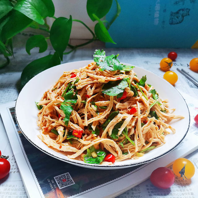 凉拌鸡丝,香辣下饭,好吃无负担!