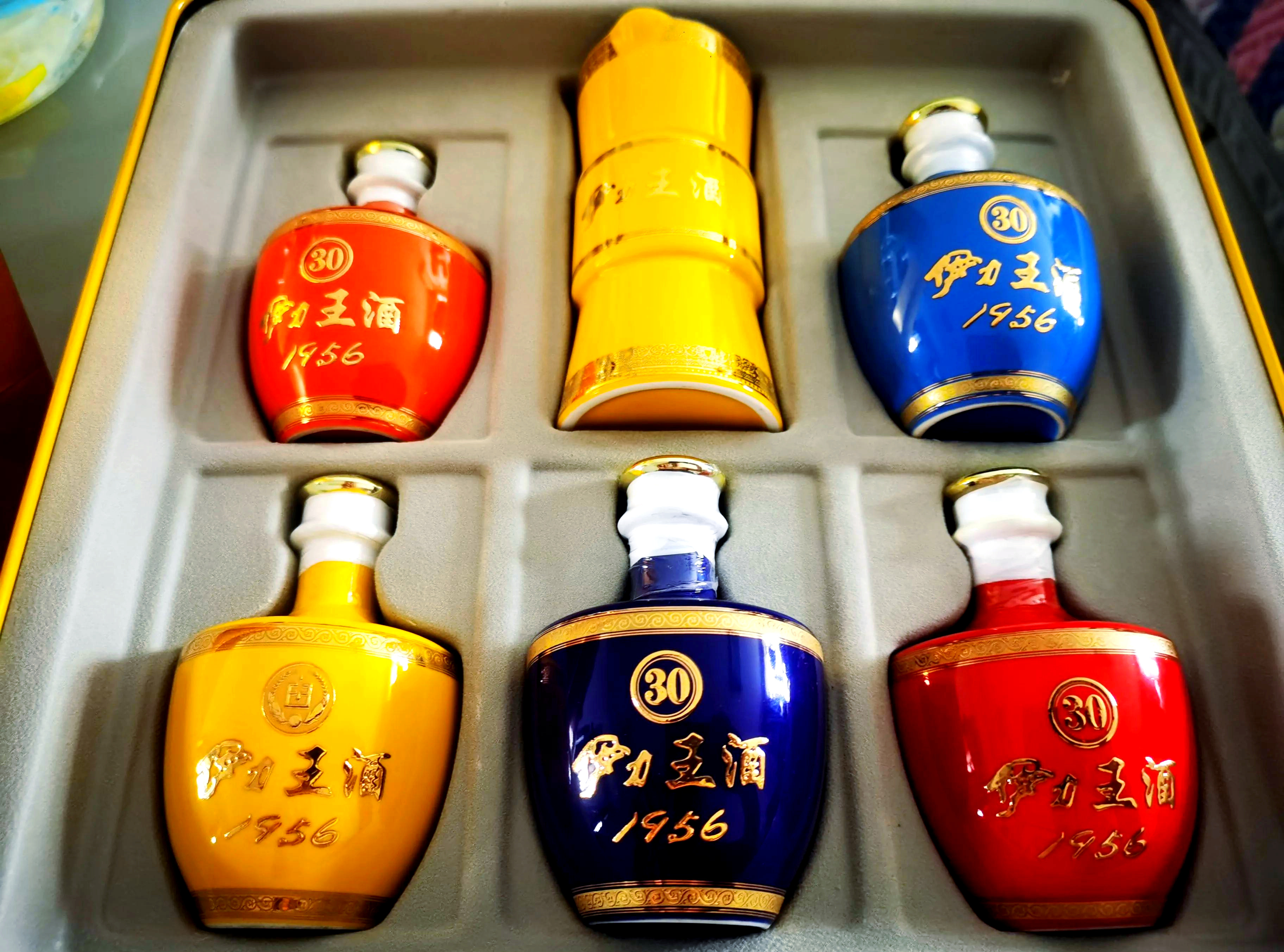 伊力王酒:新疆风情与独特设计融合的佳酿
