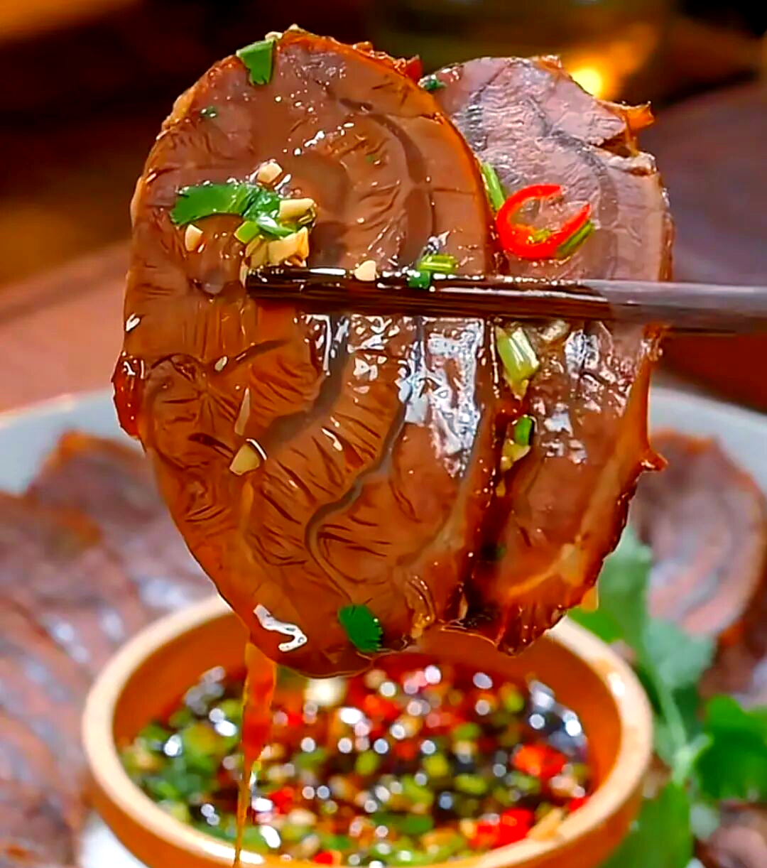 在家轻松制作美味卤牛肉:三种秘制配方详解