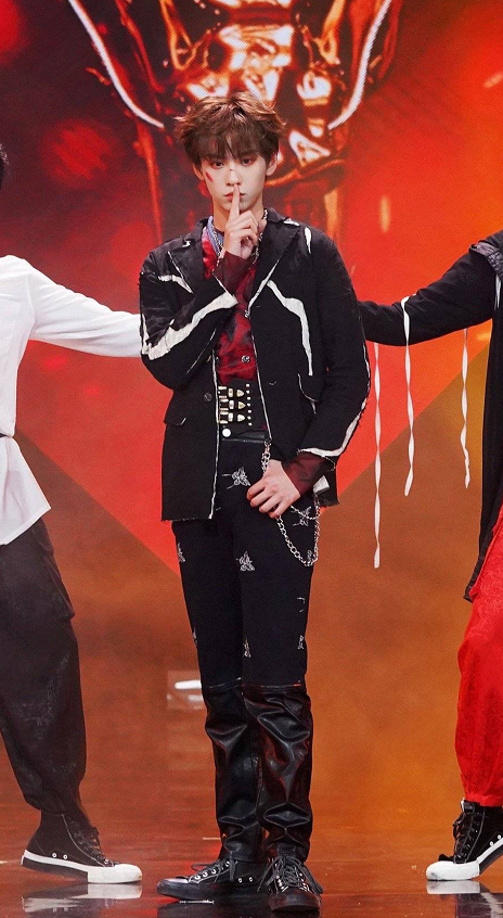 青3翻唱nct127《英雄》,yg介绍sm曲目,余景天粉丝让划粉有好感
