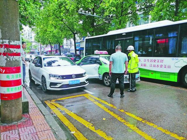 谨防"开门杀"下车请用"荷式开车门法"