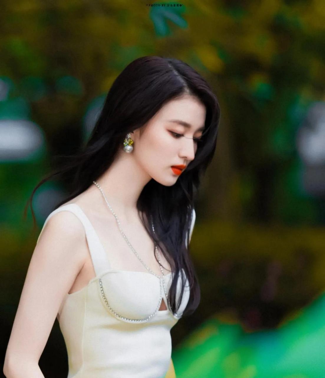 王楚然好漂亮的女子!  本文并不代表小编赞同其观点和对其真实性负责.