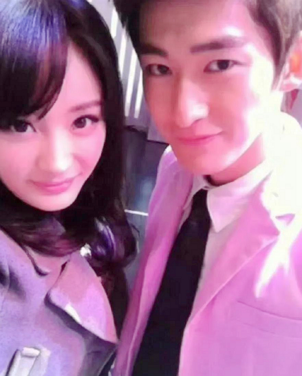 杨幂和张瀚的第一张照片,张瀚在杨幂面前很正常,不会觉得油腻