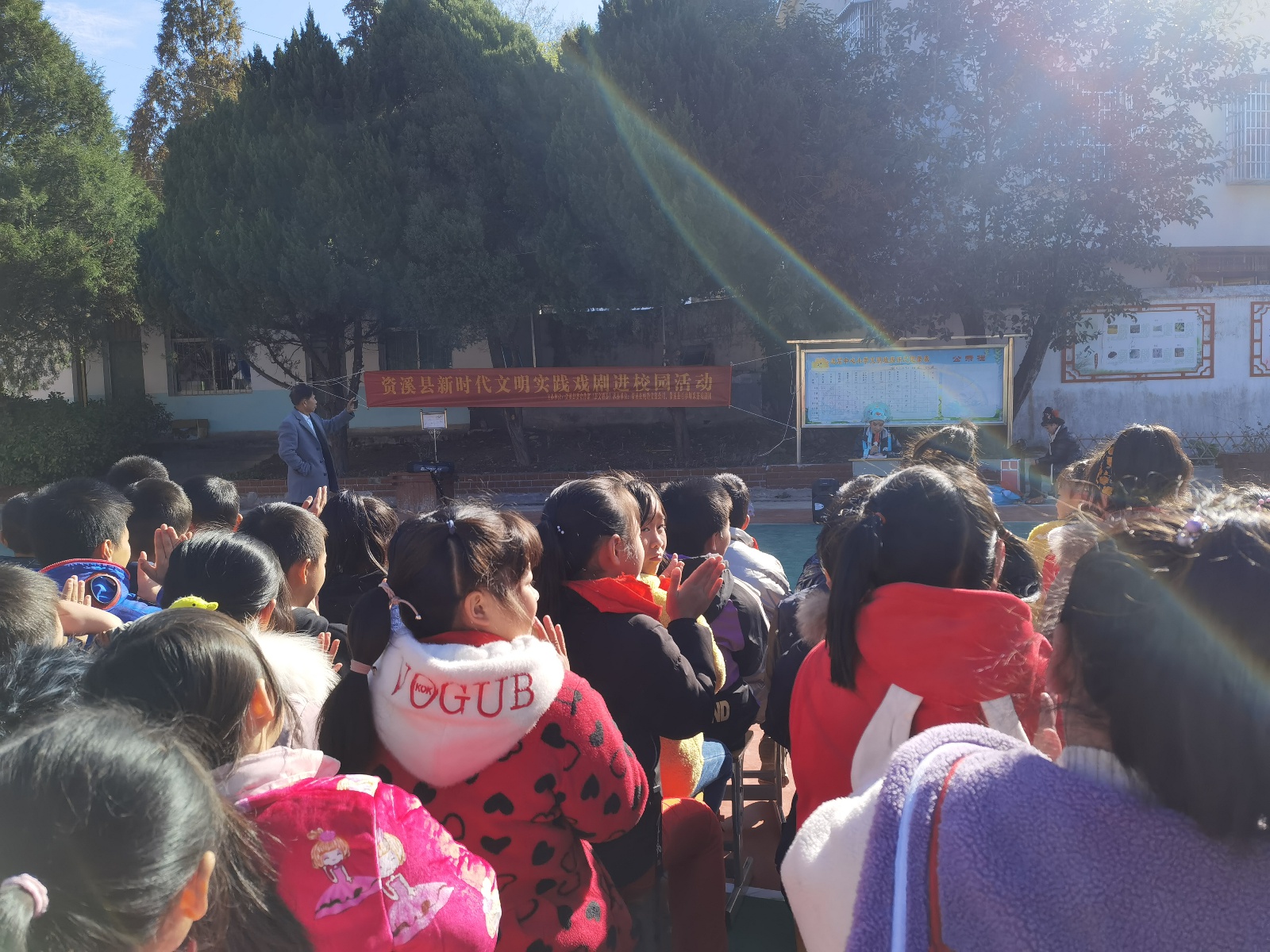 乌石镇中心小学协助开展"戏剧进校园"活动