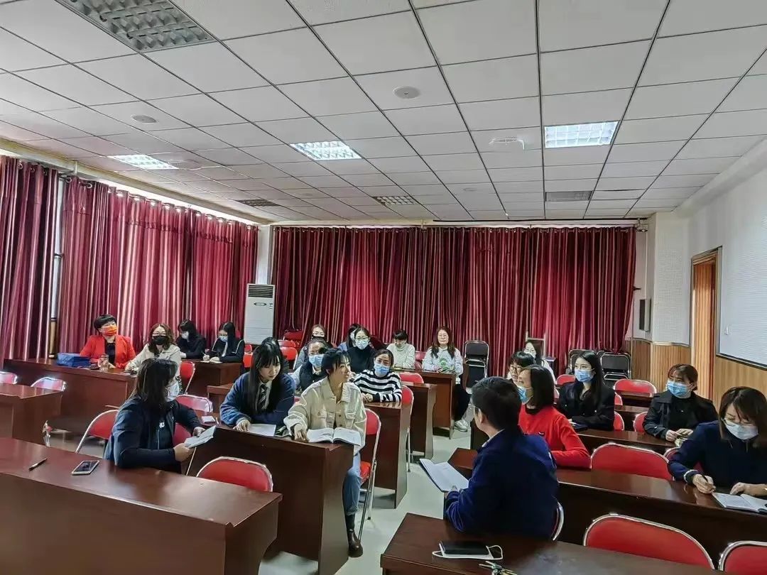 大庆一中奥林学校:举行小学语文"六环节"教研活动