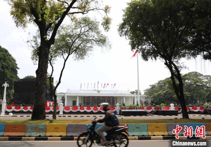 新冠肺炎疫情肆虐下的印尼75周年国庆(图)