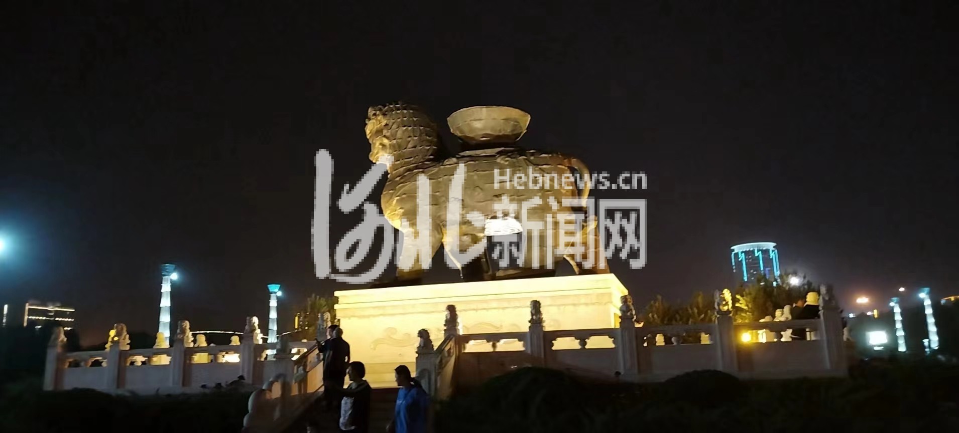 沧州铁狮子夜景图片图片