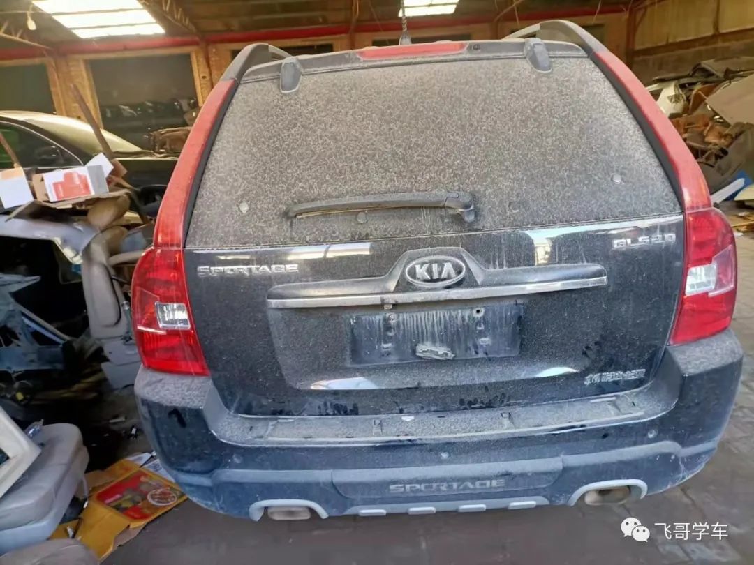 起亚狮跑拆车件作业