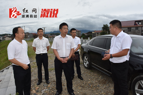 把县城溆水两岸建成市民休闲观光好去处——谢商成开展巡河工作