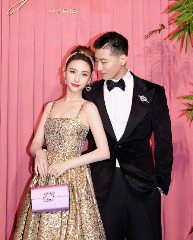何超莲晒出席活动高清美照,与老公窦骁再同框,晒图打破婚变谣言