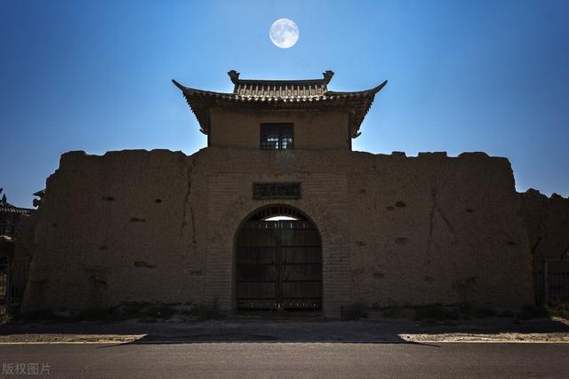 叫不出名字的宁夏首府,大西北的尤物,大漠是她,江南也是她