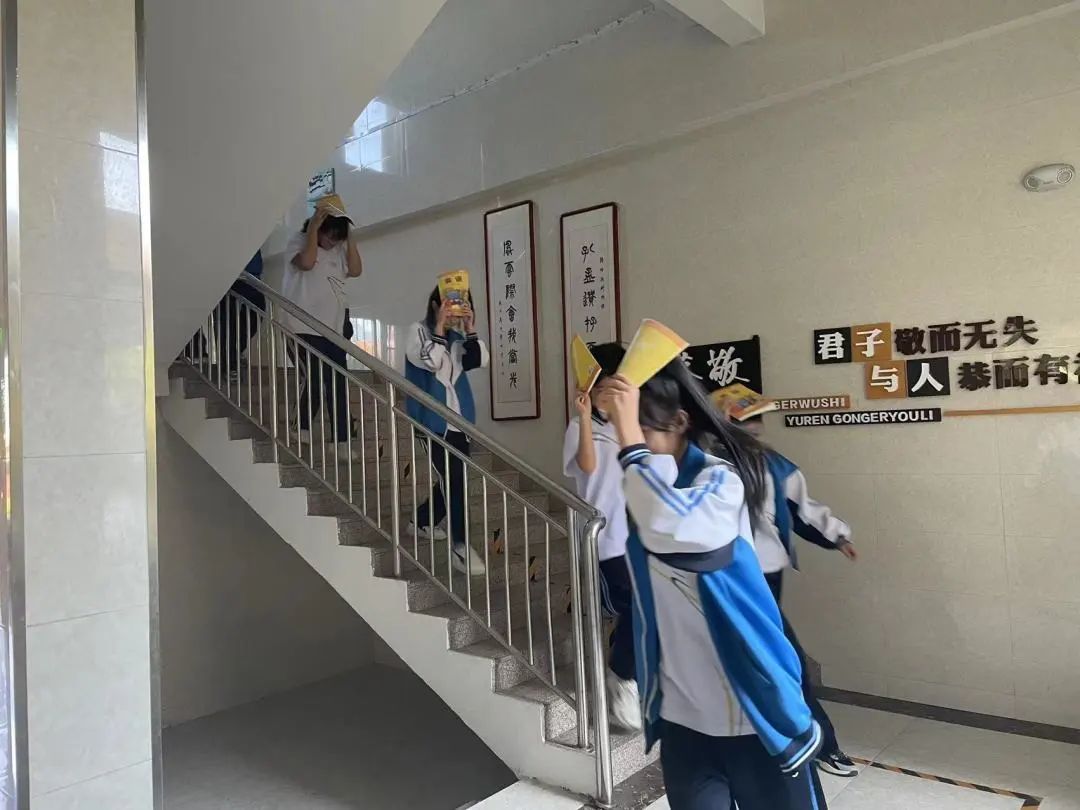 潍城区南关中学丨组织防震疏散演练 筑好安全防线