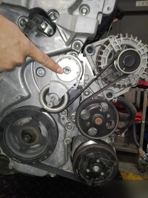 奇骏发动机皮带多少公里更换,小车发动机皮带多少公里更换