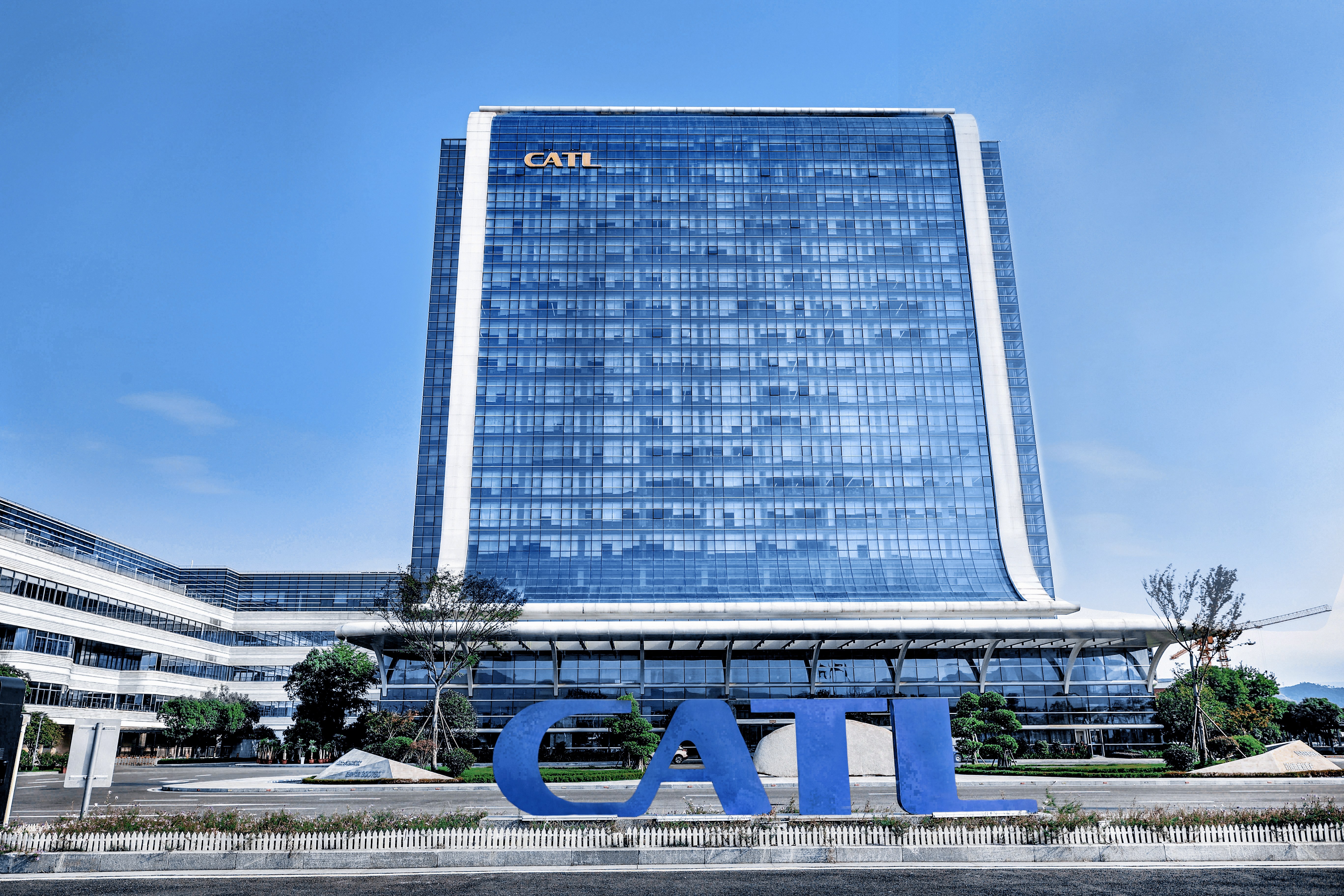 catl profit slowdown deepens in q3 amid market share decline