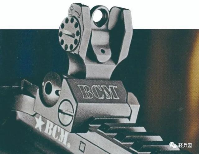 "套娃"式消焰器,加大号的拉机柄……3个版本的bcm公司mid16卡宾枪