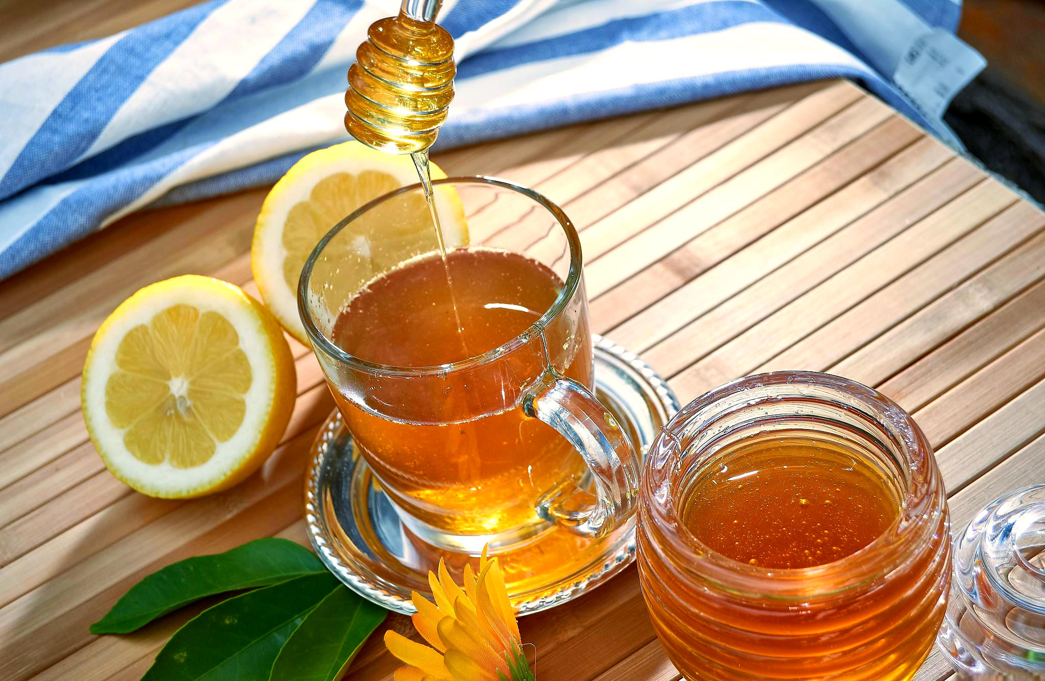 女人长期喝蜂蜜水有什么效果?(女人长期喝蜂蜜水有什么效果和作用)