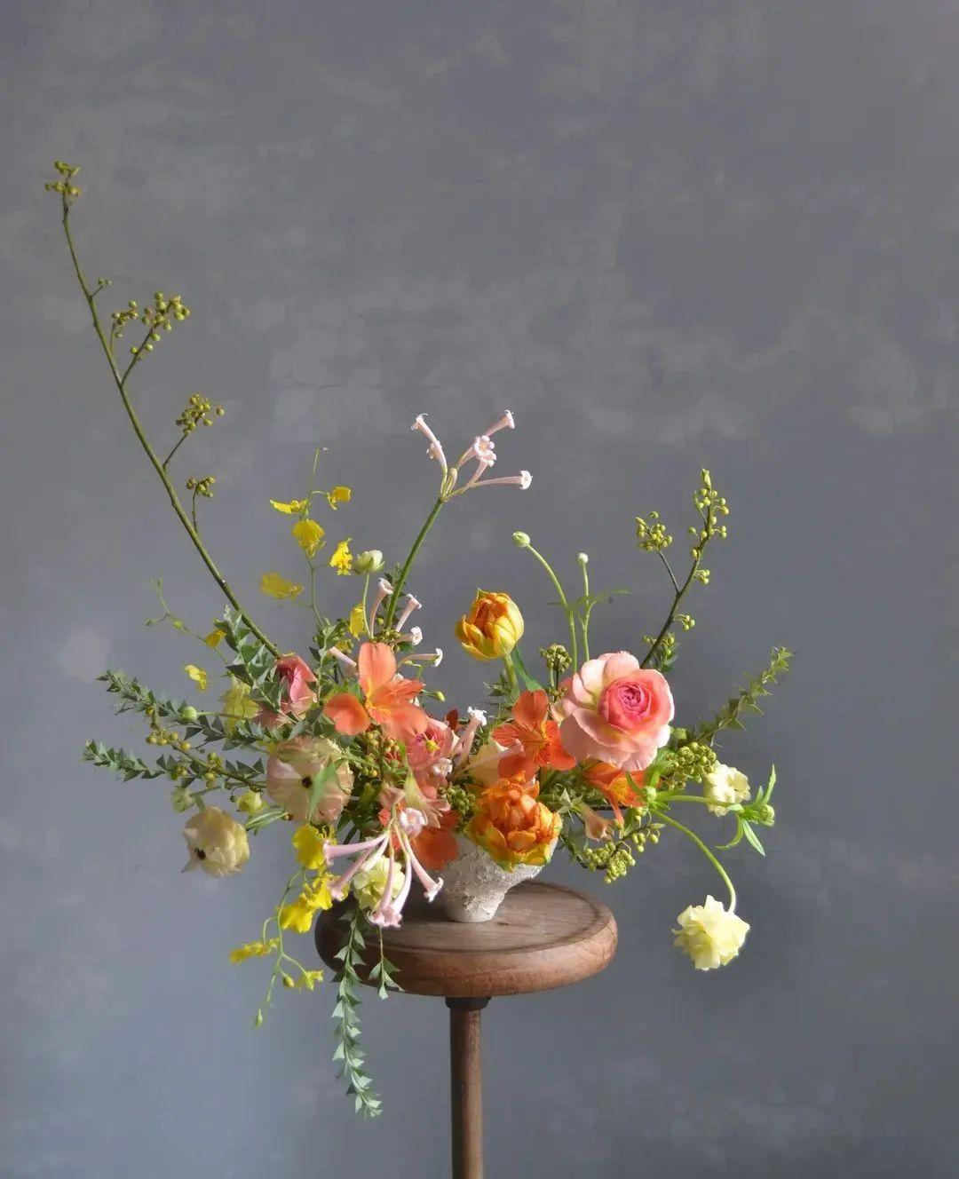 探秘荷兰自然风古典花瓮插花的艺术魅力与文化背景