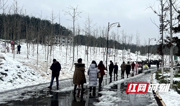 組圖|雪美邵陽:公園裡的孩子歡樂多