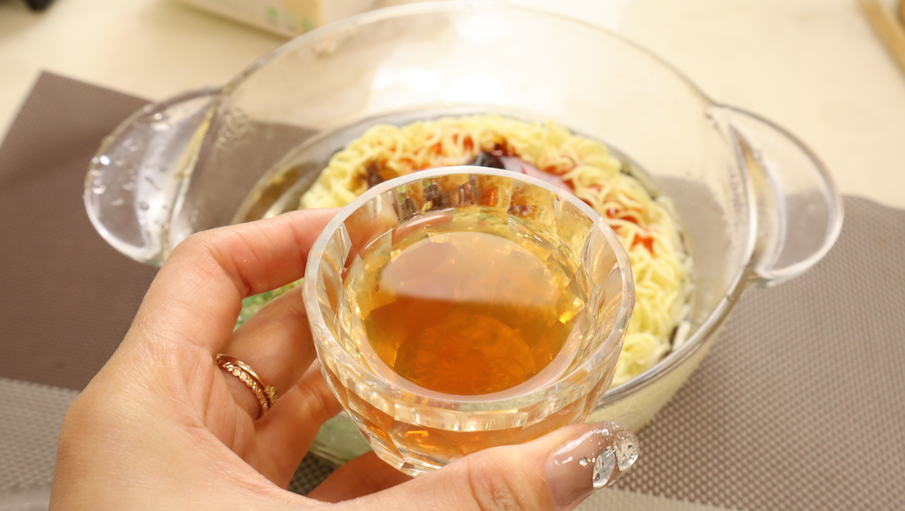 吃香喝辣后不担心上火了!网红哼夫人杏皮茶解腻降火,酸甜爽口