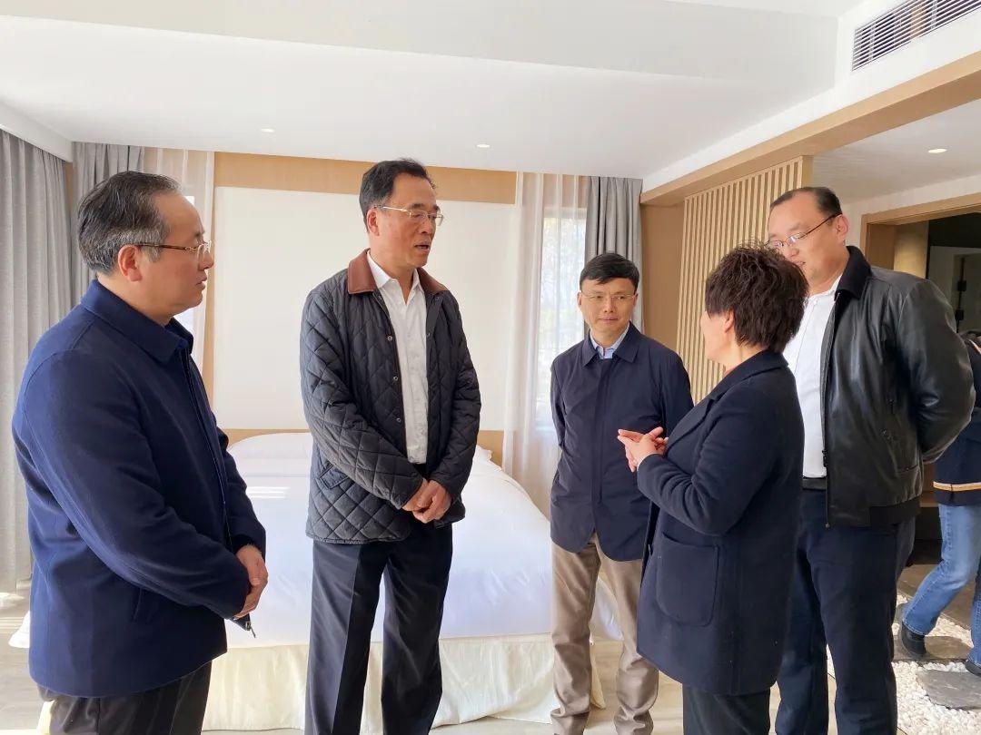 市农业农村委主任张国坤率队来崇调研乡村振兴建设