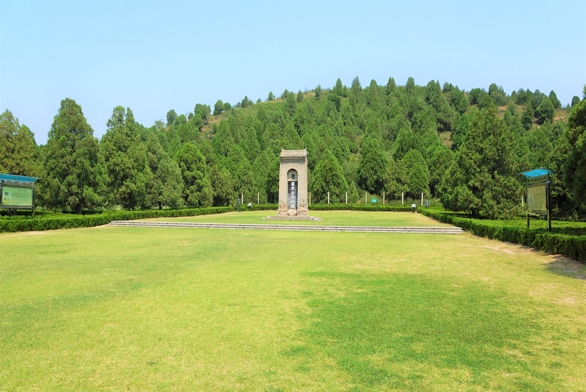汉武帝茂陵,建造时间53年,超过了秦始皇陵,被誉为中国的金字塔