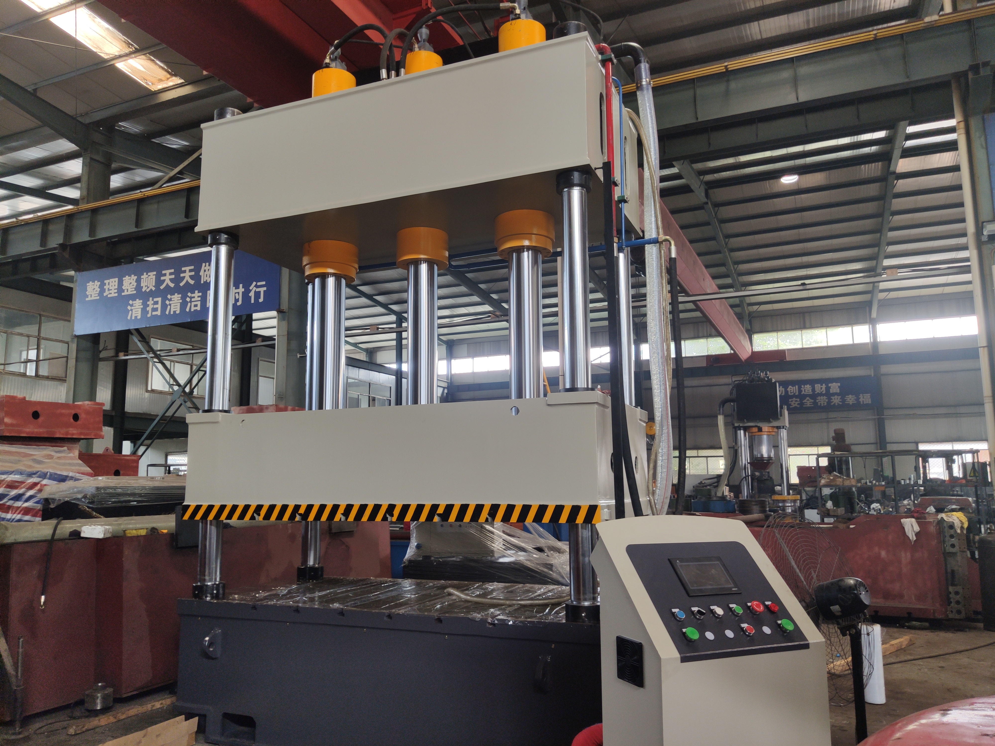 315吨液压机应用范围及优势