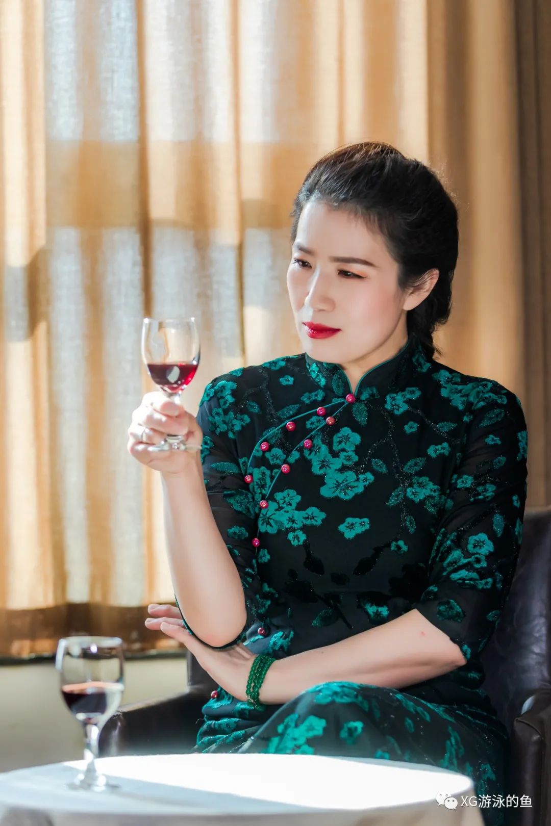 旗袍红酒,不一样的自我