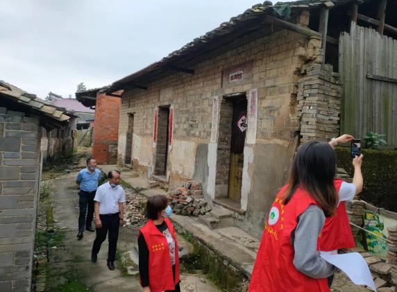樟树市黄土岗镇开展农村自建房安全隐患排查整治活动