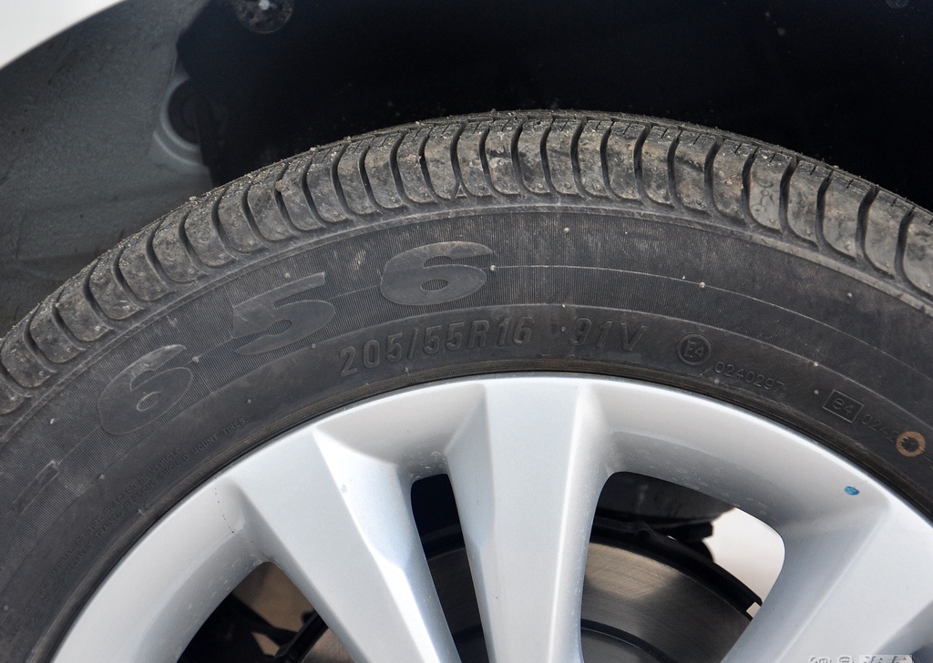 长安逸动2013款轮胎型号