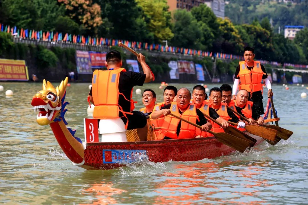 2020中国民族民间龙舟公开赛(宣恩站)暨贡水河水上运动会开幕