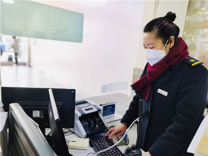 「春运人物」六盘水火车站售票员"锁大姐" 平均每9秒售出一张车票