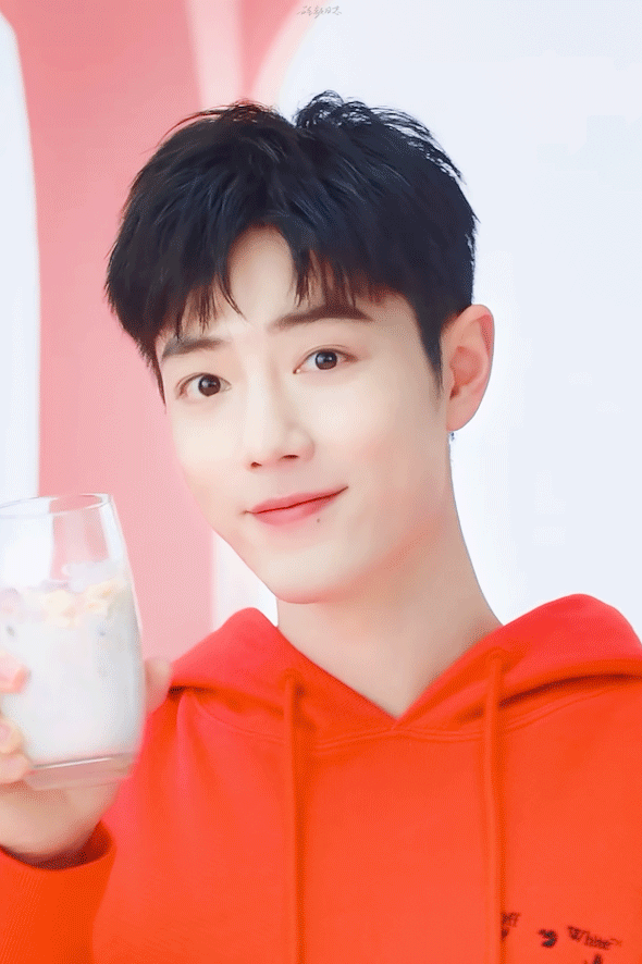 肖战代言的官宣节奏:"粉丝圈汪峰"实至名归