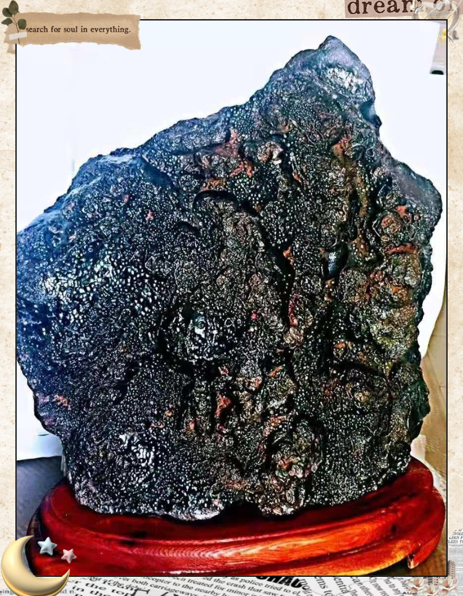 新疆大沙漠惊现珍稀黑色金刚石陨石