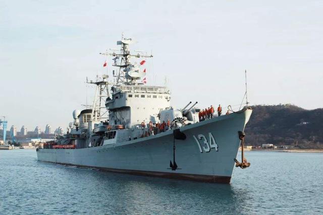 诞生于导弹时代的火炮驱逐舰 驱逐舰初次尝试 051型导弹驱逐舰