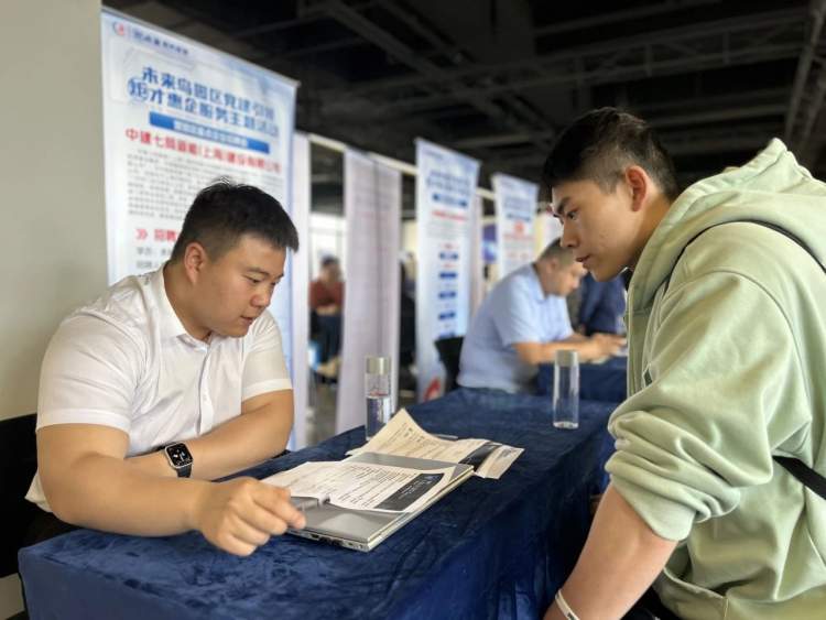 招聘会最新招聘通知_招聘会心得体会_招聘会