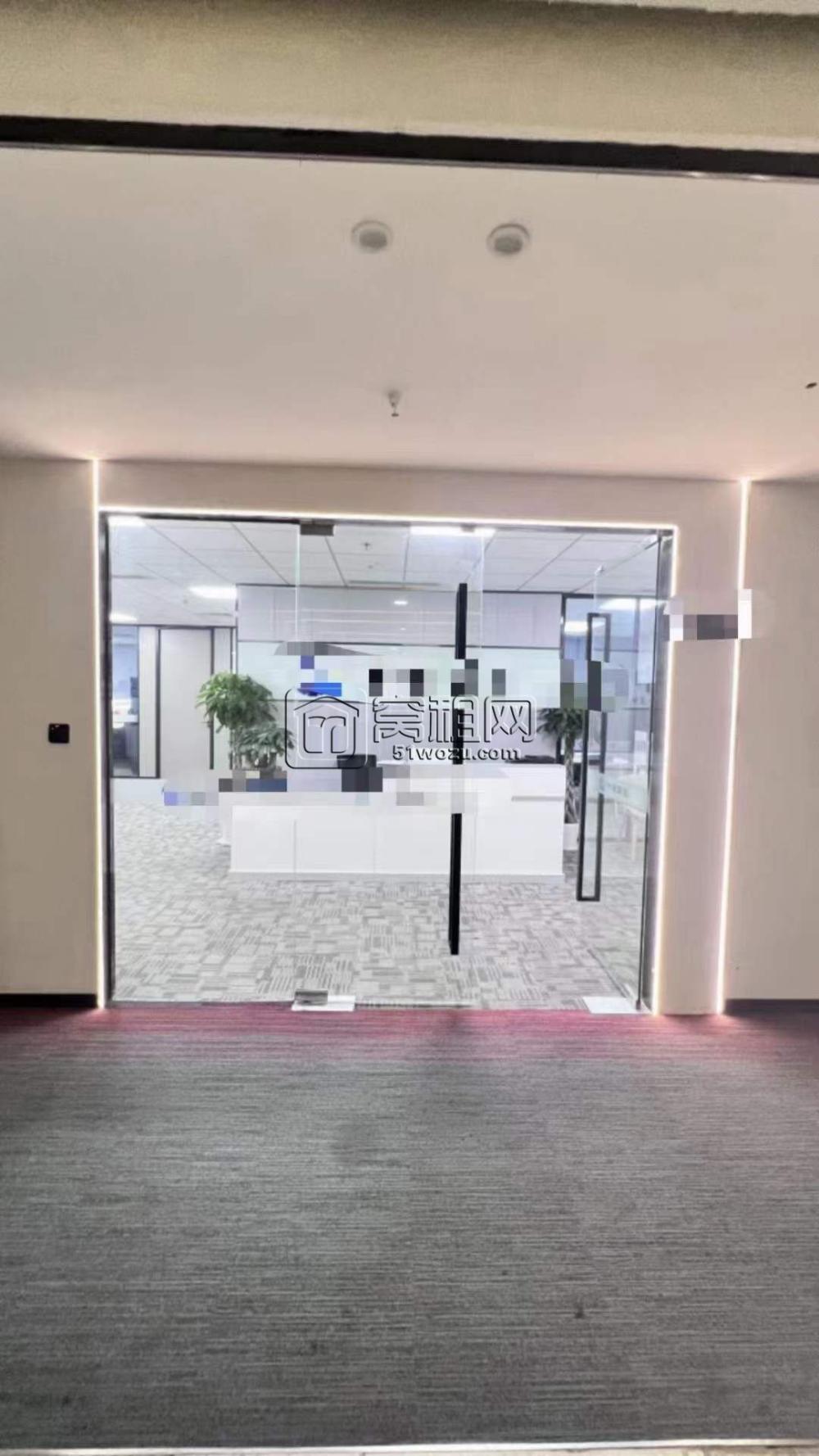 泰富广场a座电梯口340平方双开玻璃门朝北带全套办公家具出租