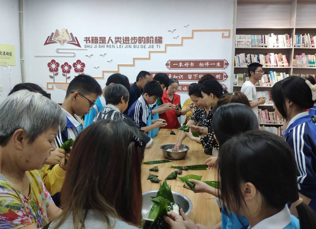 包粽子做香囊 四川隆昌龙市镇这场主题亲子活动欢乐多