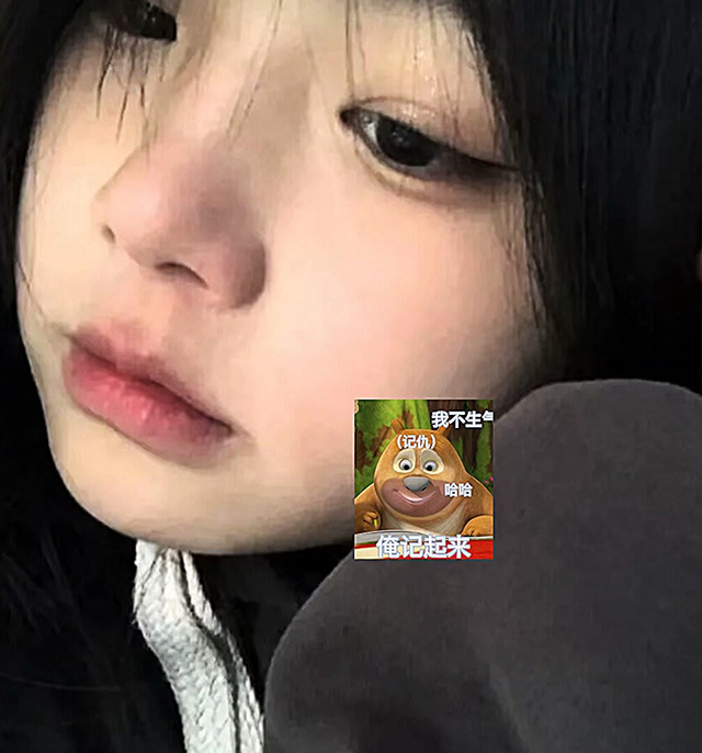 贴表情包的真人女生头像