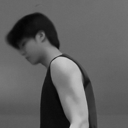 陈立农竟然穿两件背心做运动!有什么是我们尊贵的粉丝不能看的吗?