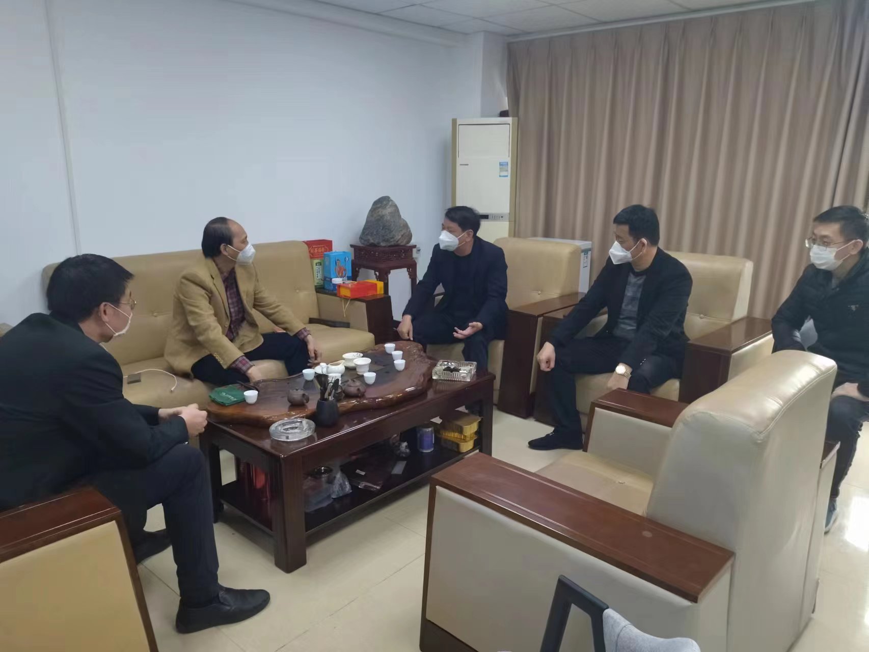 漳浦县委常委,副县长陈石金走访慰问望松集团董事长林建生