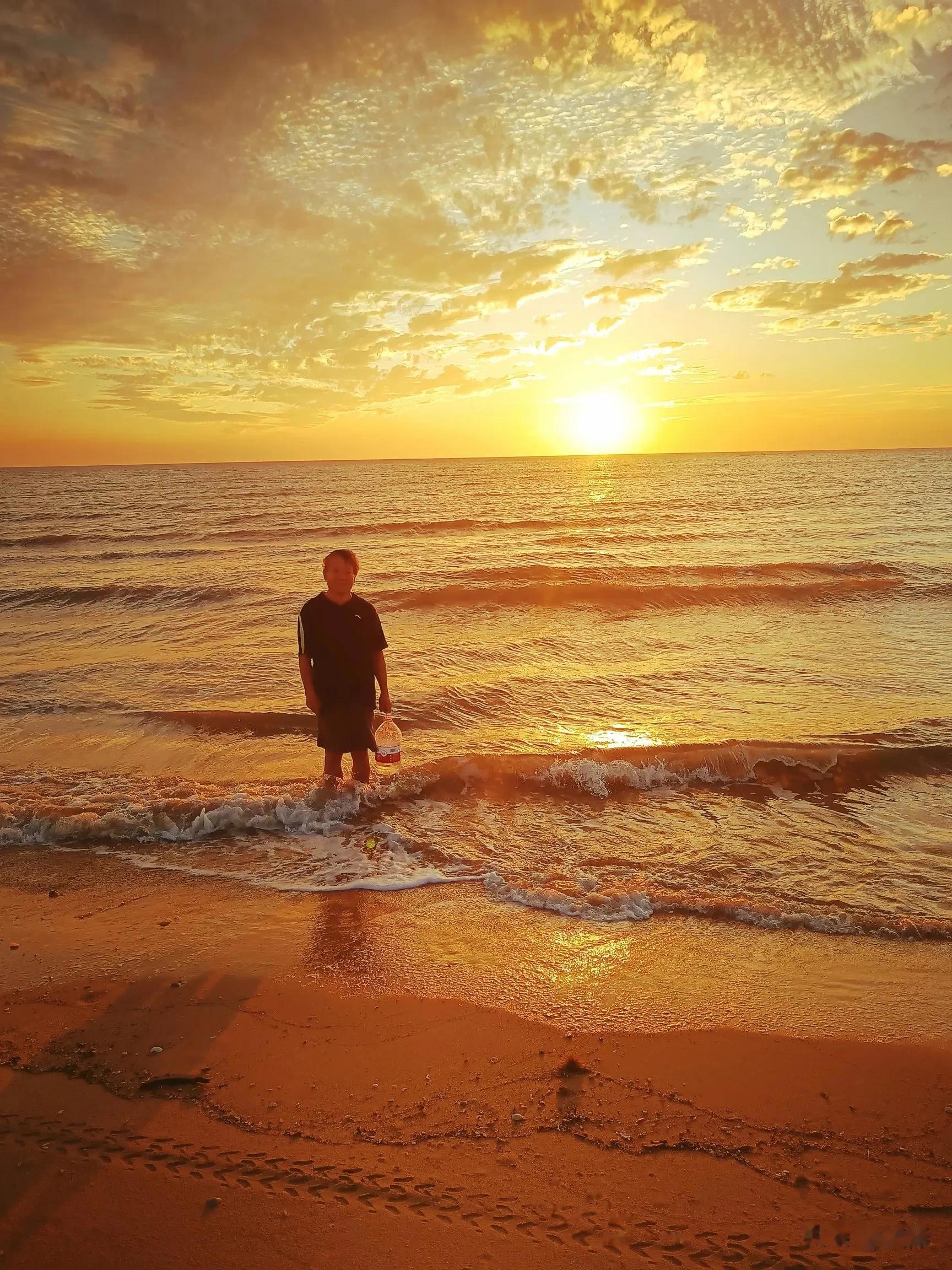 张传禄:日落海滩美如画