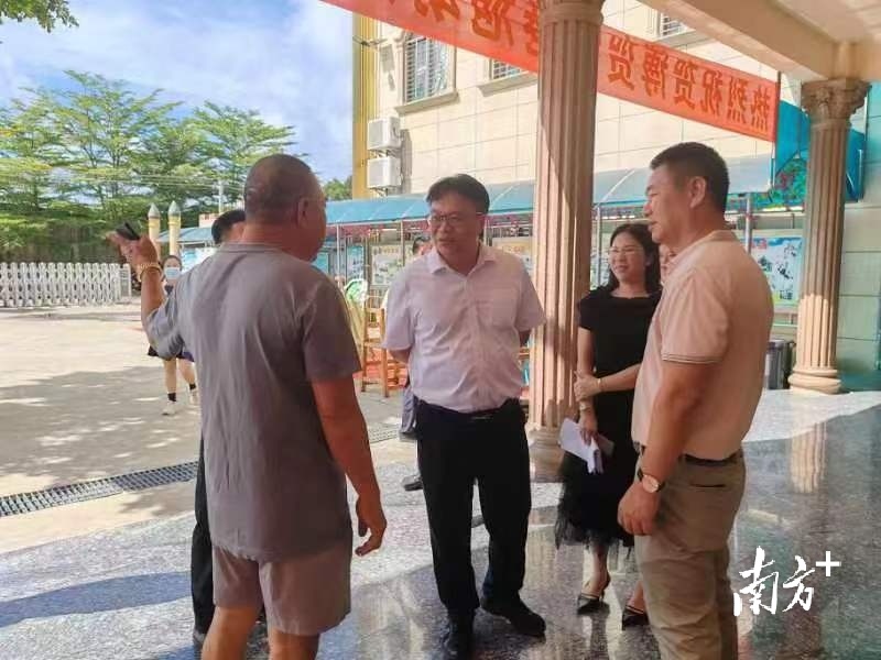 梁荣杰带队督导检查校园食品安全工作:以"四个最严"落实食品安全"两个