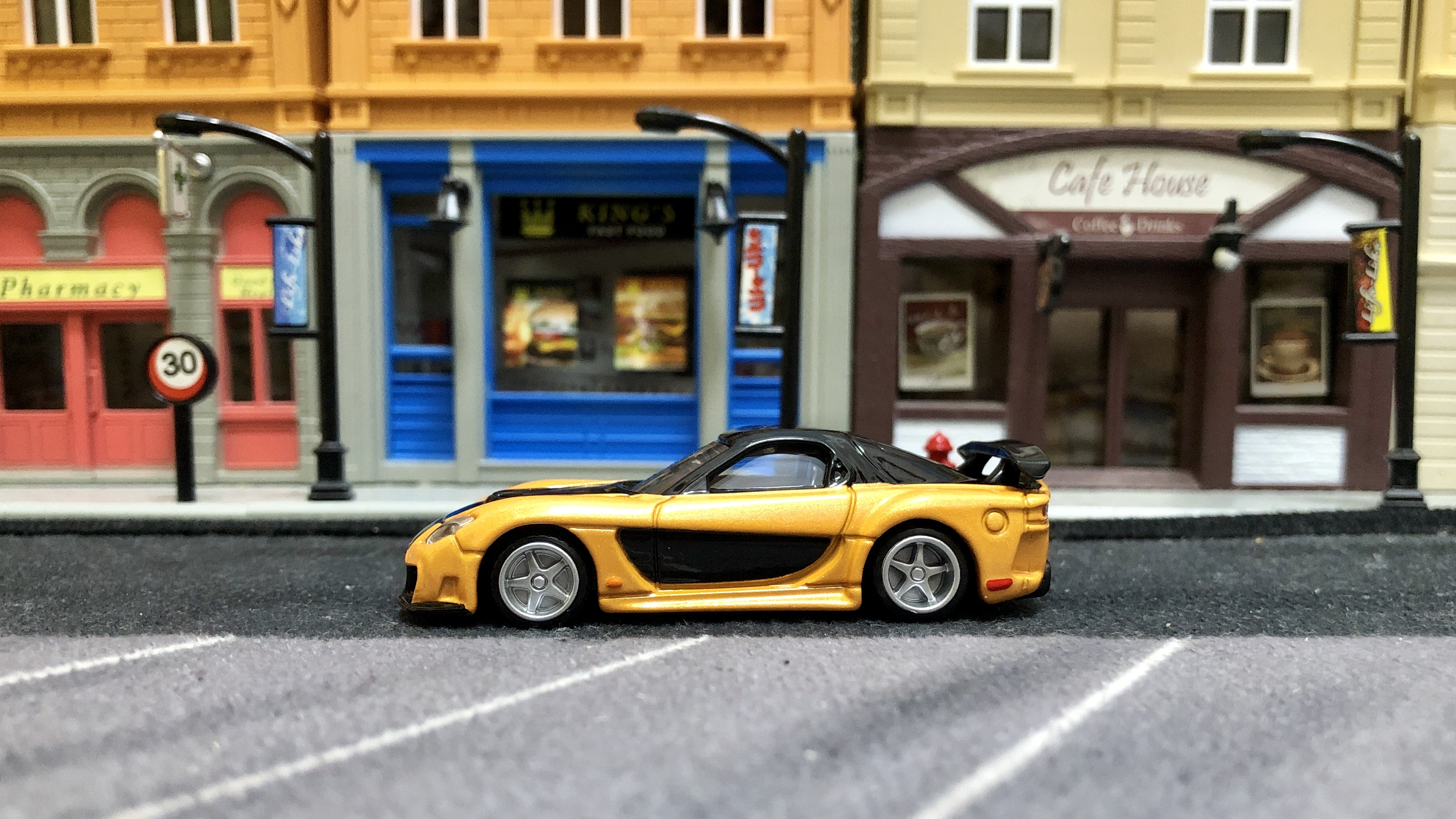 多美卡速度与激情小车,韩的马自达rx7veilside,玩具感满满