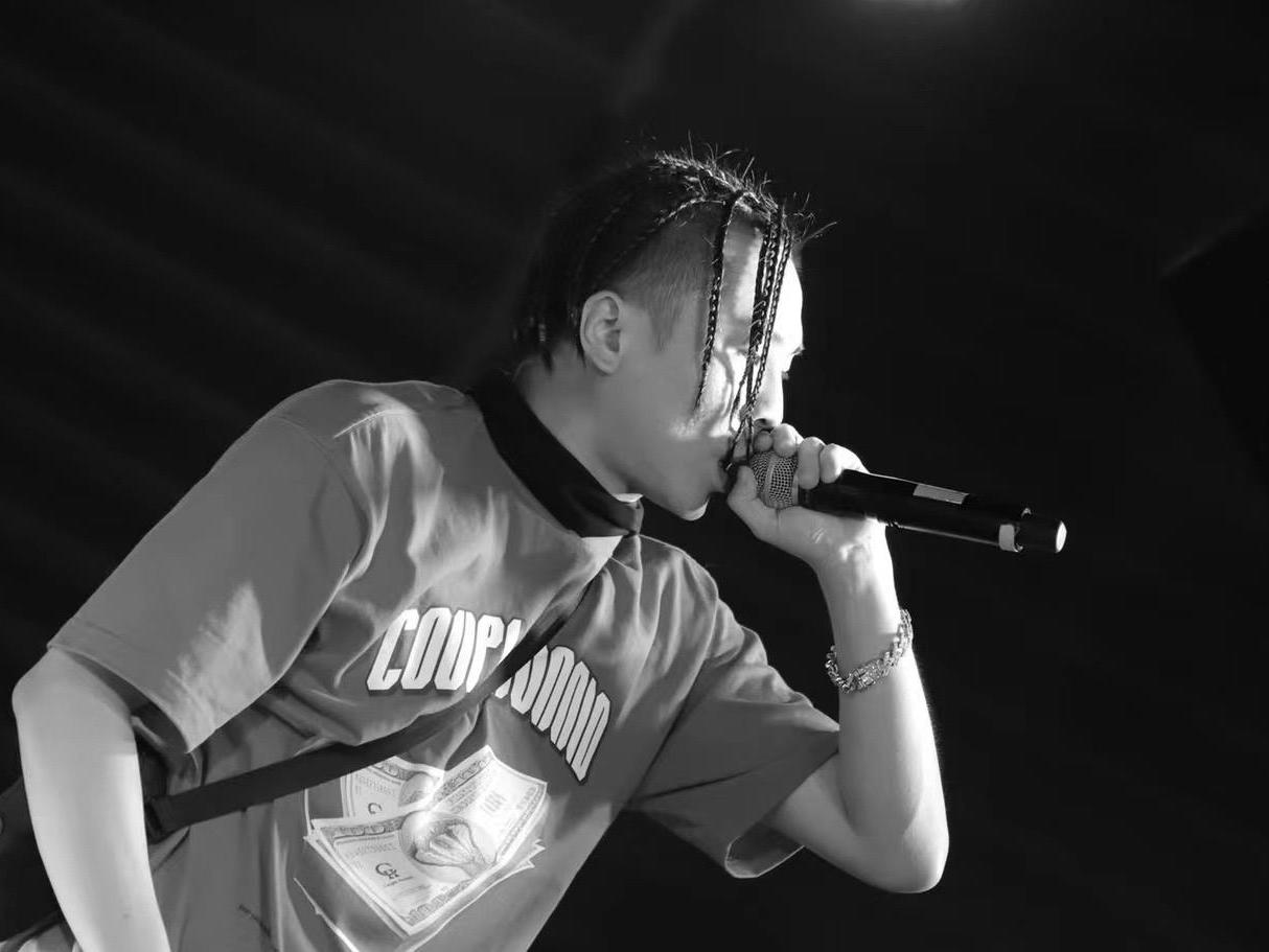 《说唱听我的2》超强选手邓典果ddg来自成都 结束十年巴黎生活只为