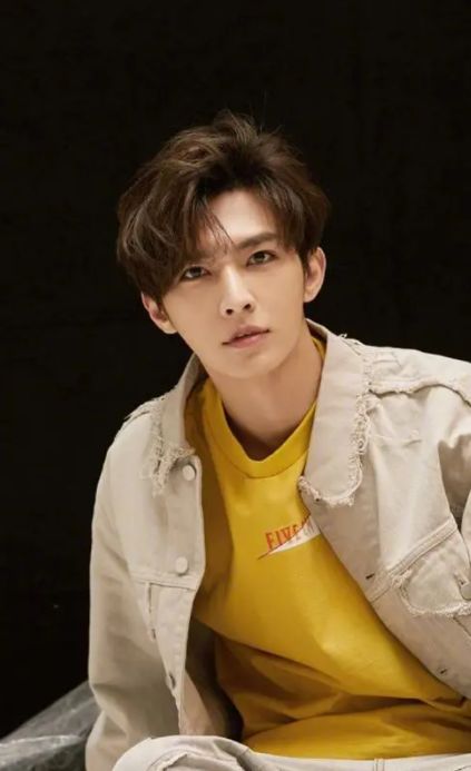 颜人中新恋情曝光,举止亲密疑似热恋