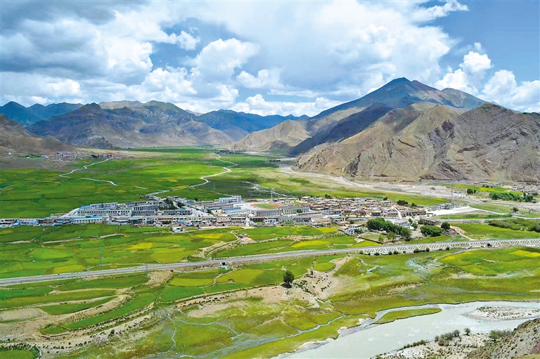拉萨市堆龙德庆区德庆镇十年发展:"四朵花"绘就"山乡巨变"新画卷