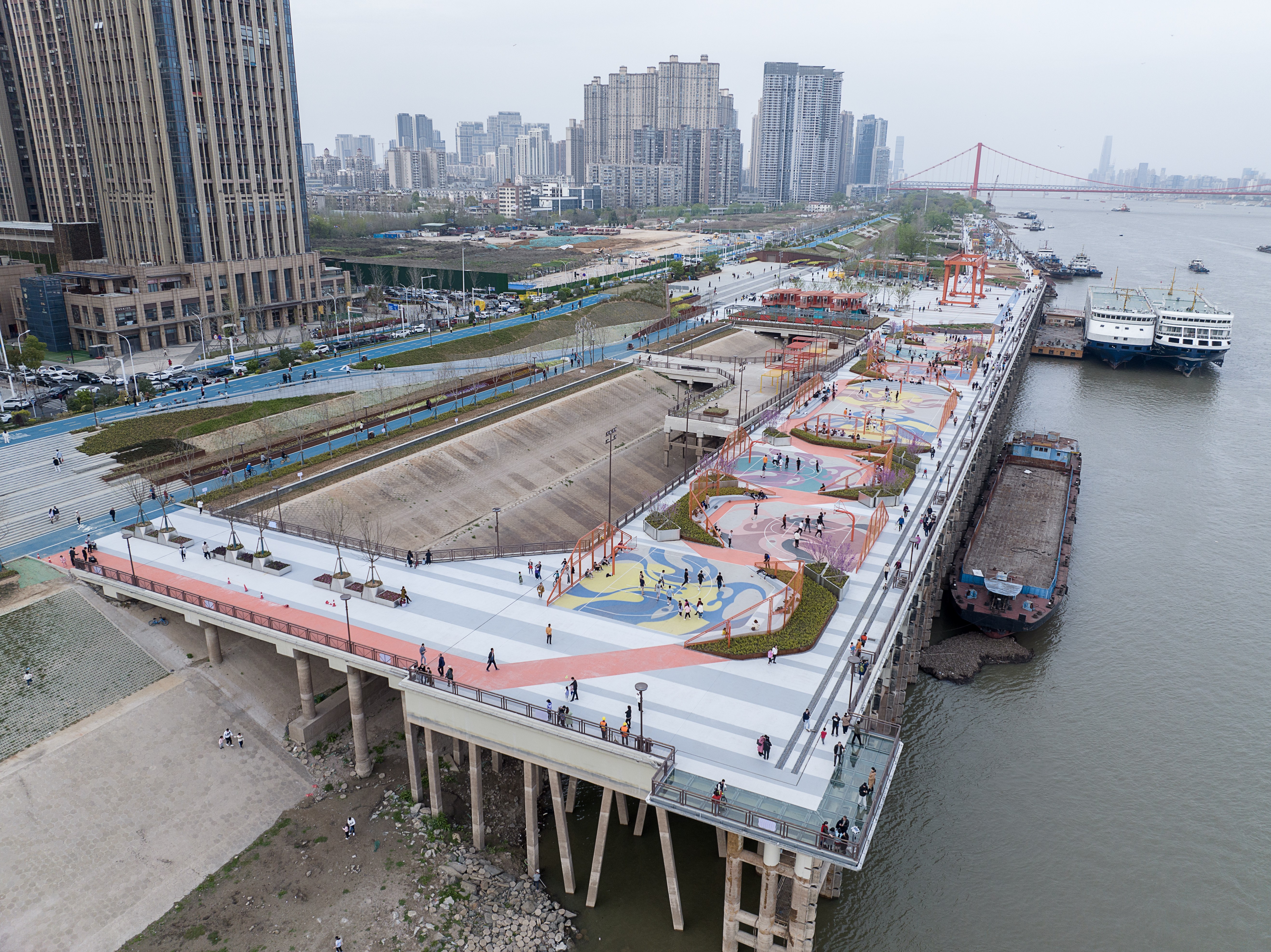 从废弃货运码头到新潮时尚篮球场——武汉杨泗港变身记